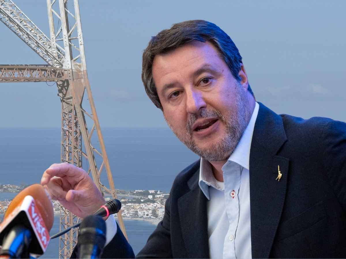 Il Ponte sullo Stretto di Messina sullo sfondo, il Ministro Matteo Salvini in primo piano
