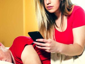 Il caso del gruppo Facebook Mia Moglie, la petizione
