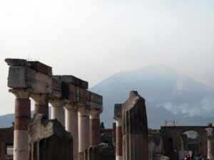 Incendio sul Vesuvio visibile dagli Scavi di Pompei