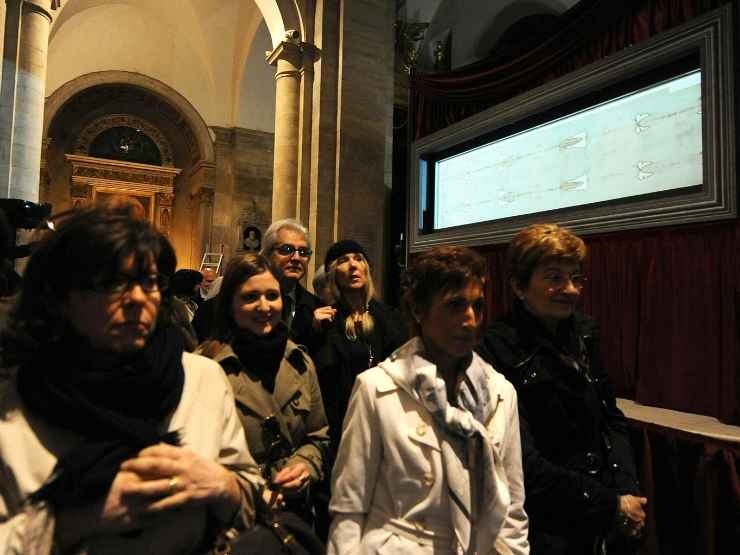 La Sindone durante un'ostensione a Torino