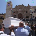 La bara di Simona Cinà mentre entra in Chiesa a Capaci