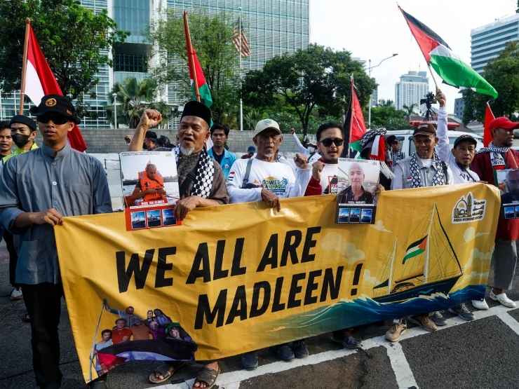 Manifestazione di solidarietà alla nave Madleen con a bordo Greta Thunberg, allontanata da Israele a giugno mentre tentava di portare aiuti umanitari a Gaza