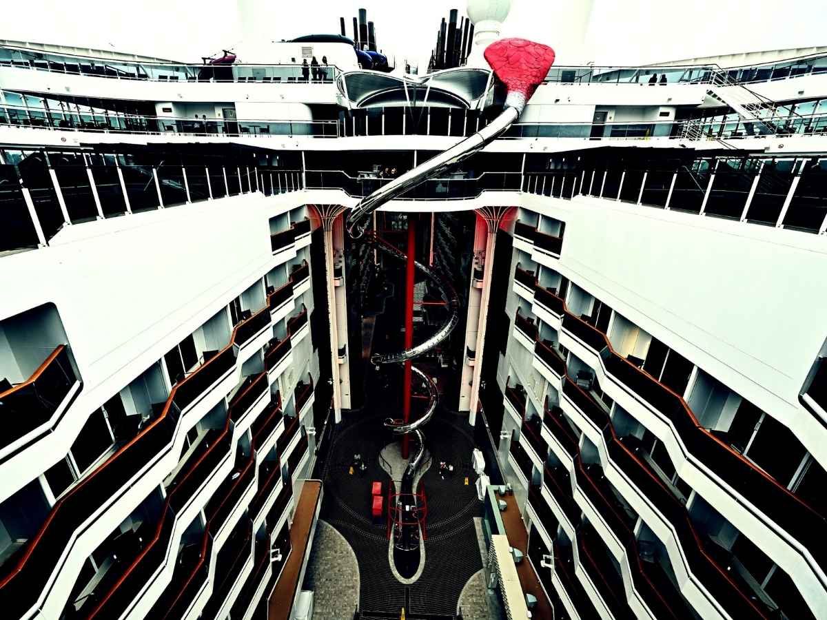 Bloccata in mezzo al mare, cos’è successo alla World Europa: il precedente di una Msc in Giappone pochi mesi fa Bloccata in mezzo al mare, cos’è successo alla World Europa: il precedente di una Msc in Giappone pochi mesi fa