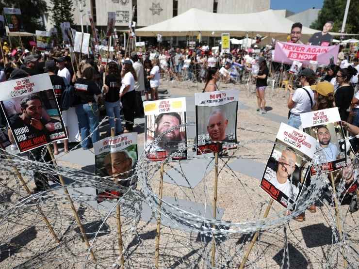 Proteste a Tel Aviv, cittadini chiedono la fine della guerra e il ritorno dei familiari ostaggio di Hamas