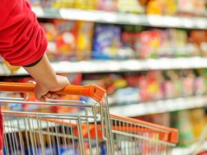 Carrello della spesa al supermercato
