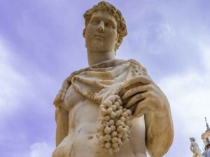 Statua di Bacco a Firenze, polemica per il rapporto Oms sul vino