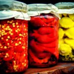 Tre barattoli di conserve, in Italia è allarme botulino