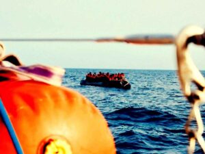 Un barcone carico di migranti, nuova tragedia al largo di Lampedusa