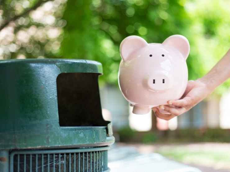 Il bonus sociale rifiuti è realtà, ci sarà lo sconto sulla Tari: spetterà a milioni di famiglie, ecco come ottenerlo Il bonus sociale rifiuti è realtà, ci sarà lo sconto sulla Tari: spetterà a milioni di famiglie, ecco come ottenerlo