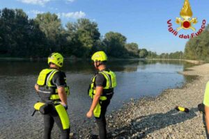 forze dell'ordine sul fiume