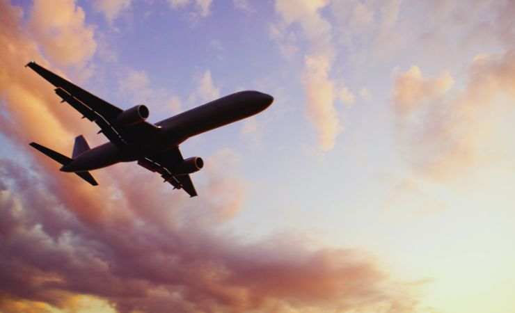 aereo nel cielo