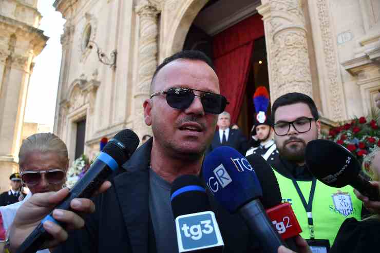gigi d'alessio ai microfoni