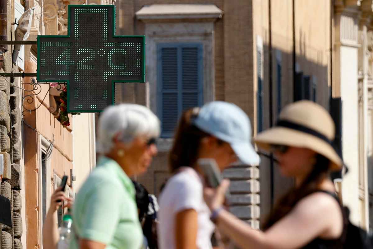 la pi249 intensa ondata di caldo in spagna continuano gli incendi