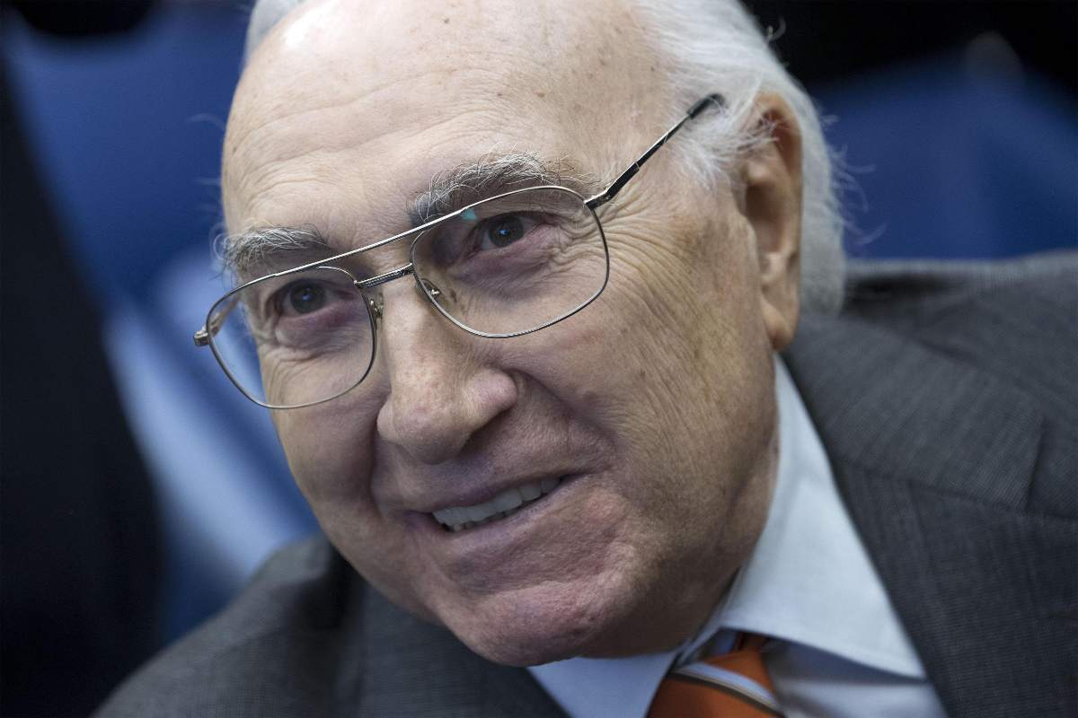 Addio a Pippo Baudo, la camera ardente al Teatro delle Vittorie della Rai, il dolore dei familiari e i funerali in Sicilia Addio a Pippo Baudo, la camera ardente al Teatro delle Vittorie della Rai, il dolore dei familiari e i funerali in Sicilia