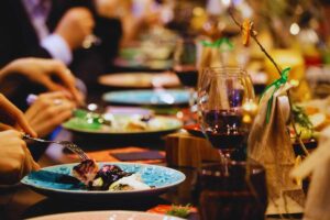persone al ristorante