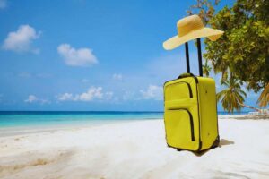 spiaggia, mare e trolley