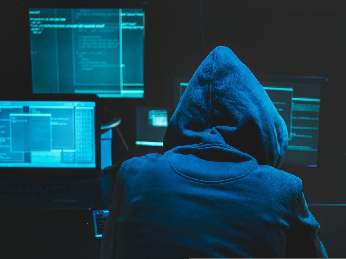 Chi sono gli hacker che hanno messo in ginocchio gli aeroporti di Heathrow, Berlino e Bruxelles Chi sono gli hacker che hanno messo in ginocchio gli aeroporti di Heathrow, Berlino e Bruxelles