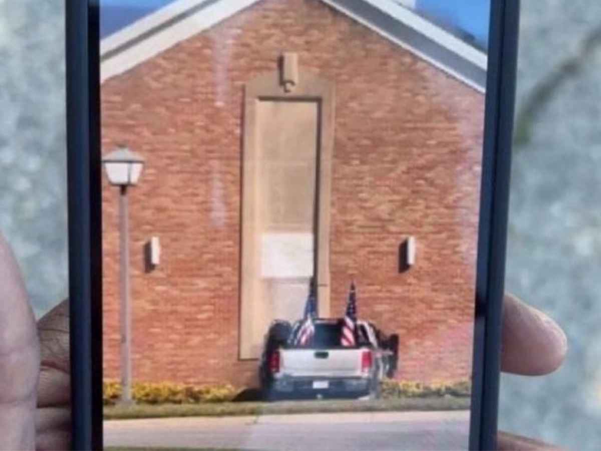 Nuovo attentato contro una Chiesa negli Stati Uniti, colpiti diversi bambini: “Edificio in fiamme, violenza inaccettabile”