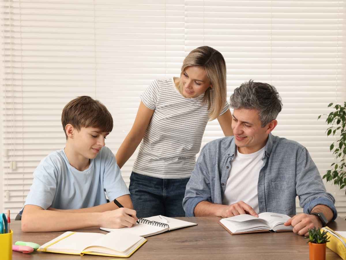 Compiti delle vacanze, molti studenti non li fanno o si fanno aiutare dall’IA