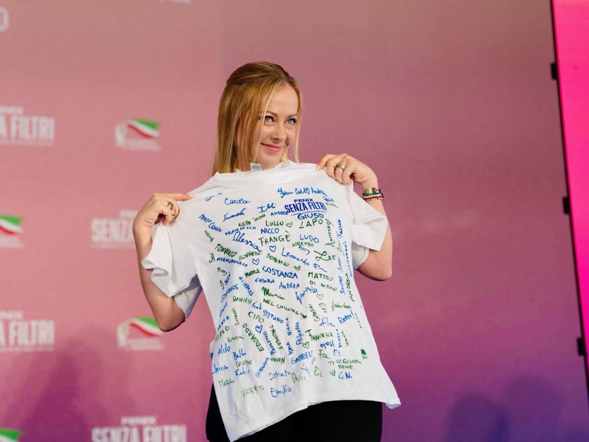 Giorgia Meloni a Fenix, la festa di Gioventù Nazionale: “Noi contro l’odio di chi festeggia per la morte di Charlie Kirk”