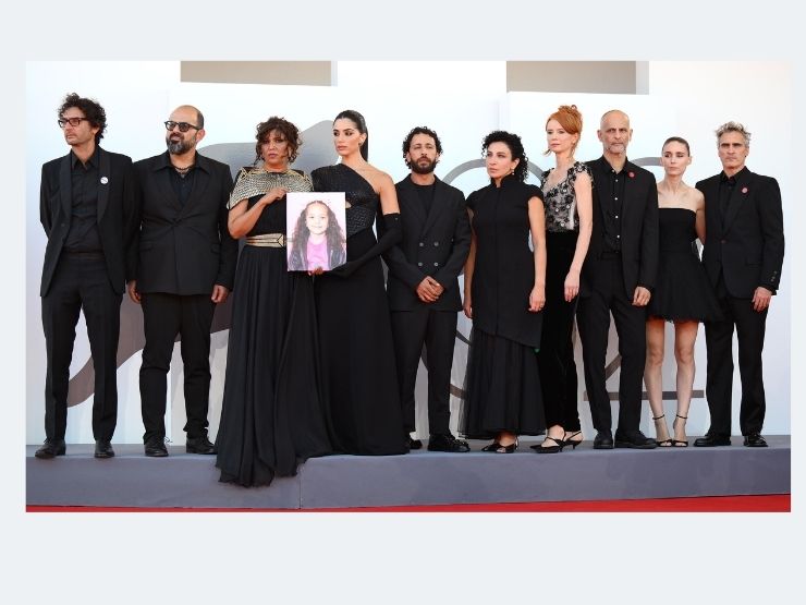 Il cast di The Voice of Hind Rajab dopo la presentazione del film al Festival del Cinema di Venezia