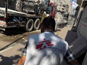 Il personale di Medici senza frontiere lascia Gaza City