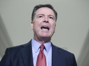 L'ex capo dell'Fbi James Comey