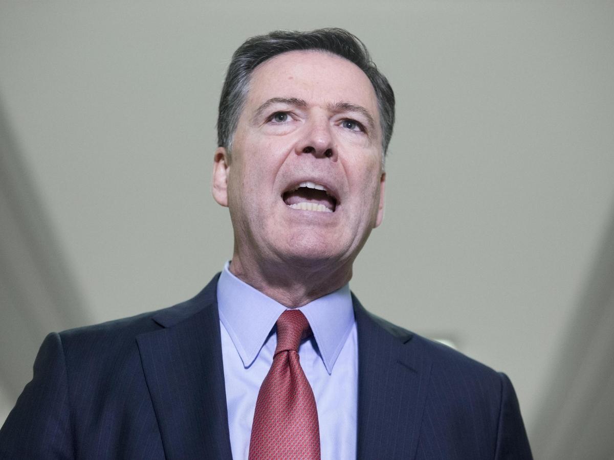 Chi è James Comey, l’ex capo dell’Fbi che rischia fino a 5 anni di carcere: le accuse a suo carico