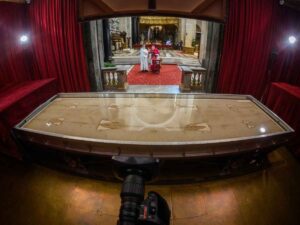 La Sindone custodita nel Duomo di Torino