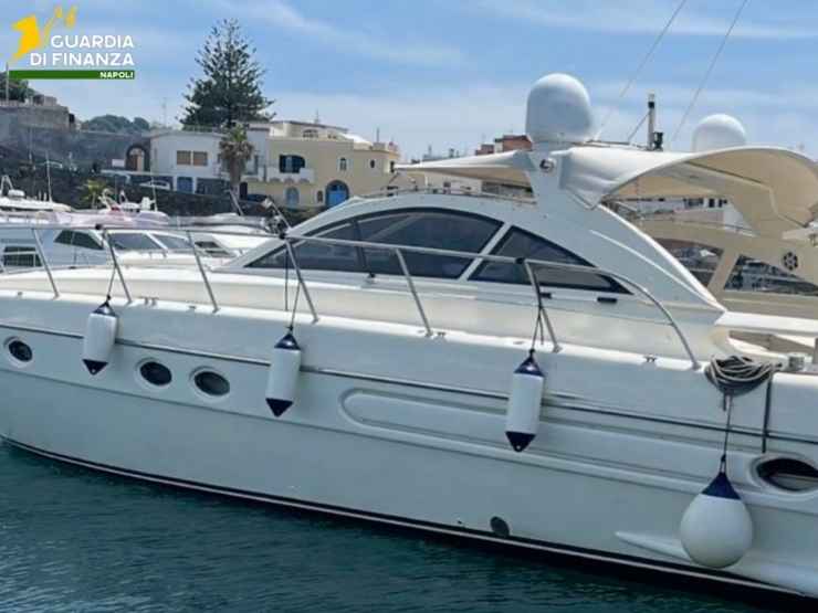 Lo yacht sequestrato a Angelo Napolitano, il tiktoker di Napolitano Store