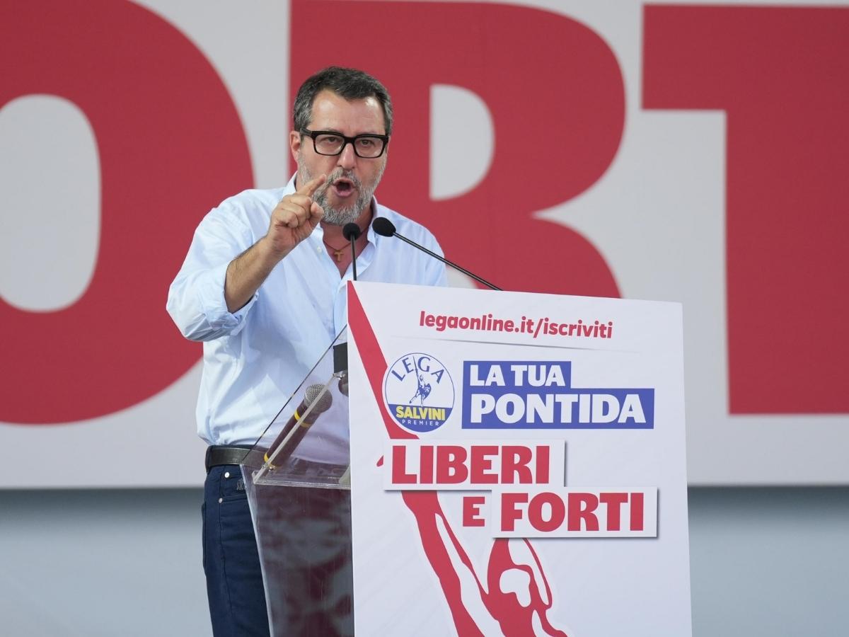 Da Pontida un solo grido: Salvini è il leader indiscusso, Vannacci? “Un valore solo se fa il leghista”