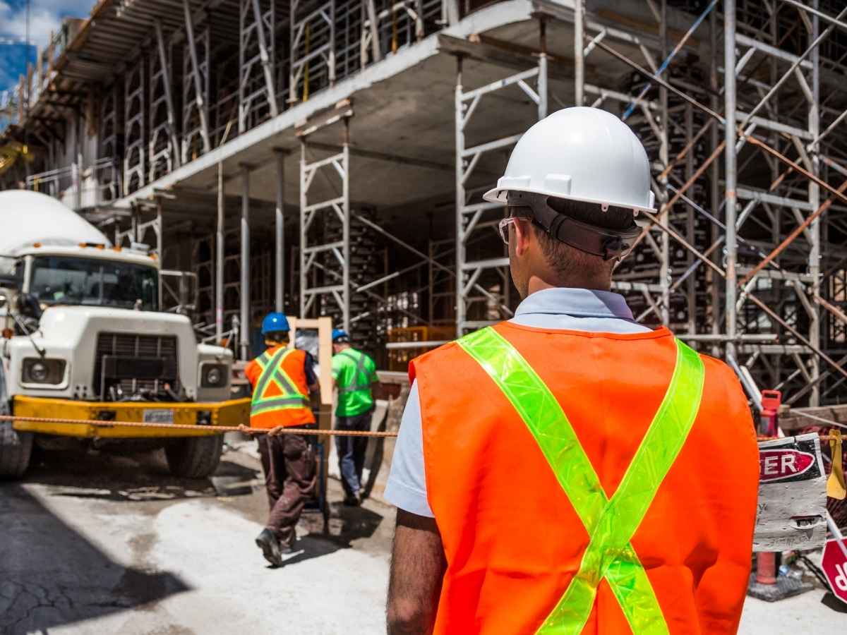 Operaio in cantiere
