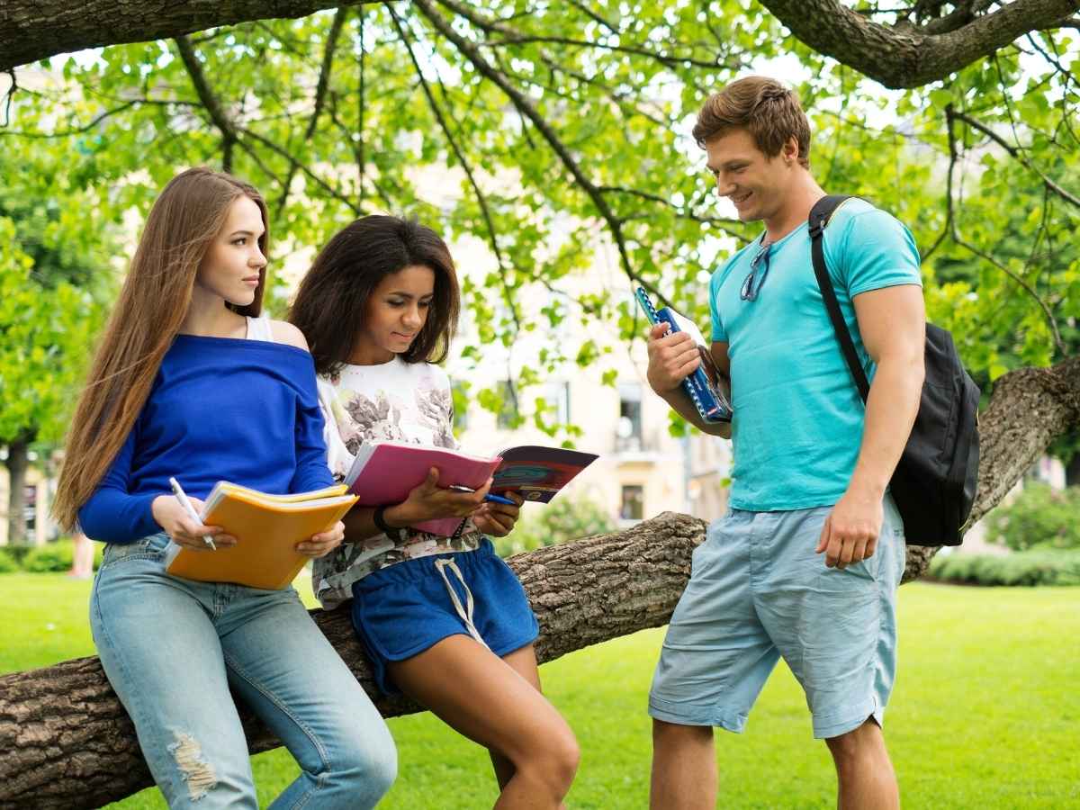 Il ritorno alle origini della Maturità, importanti novità per il 2026: la commissione, l’obbligo degli orali, le materie, l’educazione civica. Ecco cosa cambia