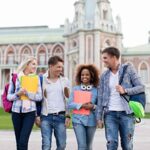 Studenti universitari sorridono
