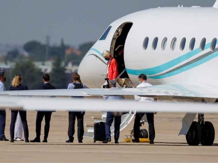 Ursula von der Leyen scnde dal suo aereo