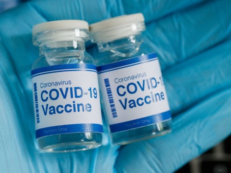 Un fac-simile dei vaccini anti-Covid19