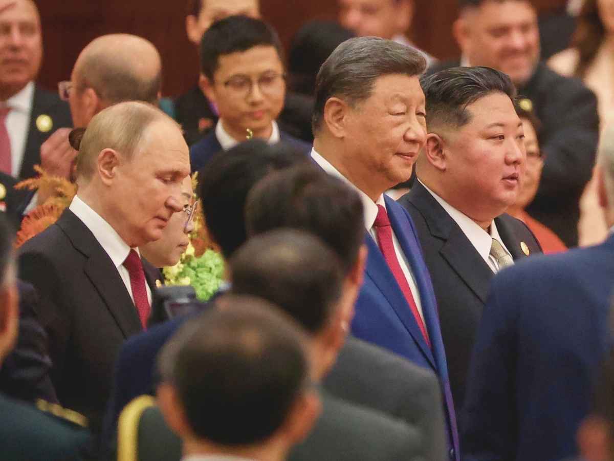 Le armi cinesi in mostra e l’irritazione di Donald Trump: “Salutatemi Vladimir Putin e Kim Jong Un, mentre cospirate contro gli Usa” Le armi cinesi in mostra e l’irritazione di Donald Trump: “Salutatemi Vladimir Putin e Kim Jong Un, mentre cospirate contro gli Usa”