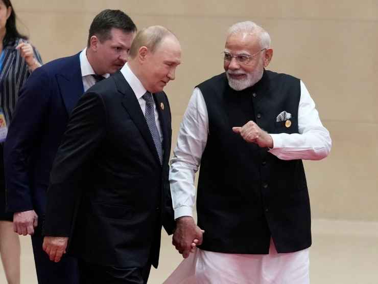 Vladimir Putin e Nerenda Modi al vertice Sco