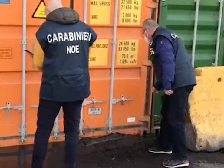Blitz dei carabinieri dopo il decreto Terra dei Fuochi
