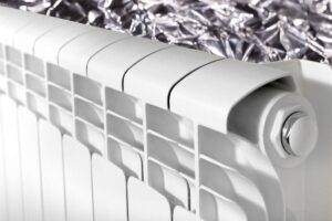 Carta stagnola dietro il termosifone