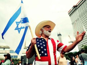 Festeggiamenti a Tel Aviv dopo l'annuncio dell'accordo a Gaza