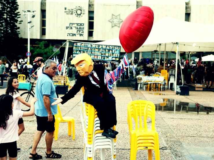 Festeggiamenti a Tel Aviv per l'accordo a Gaza