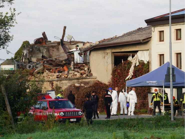 L'esplosione a Castel d'Azzano