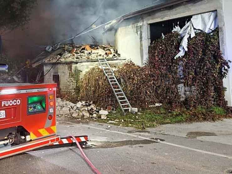 L'esplosione del casolare a Castel d'Azzano