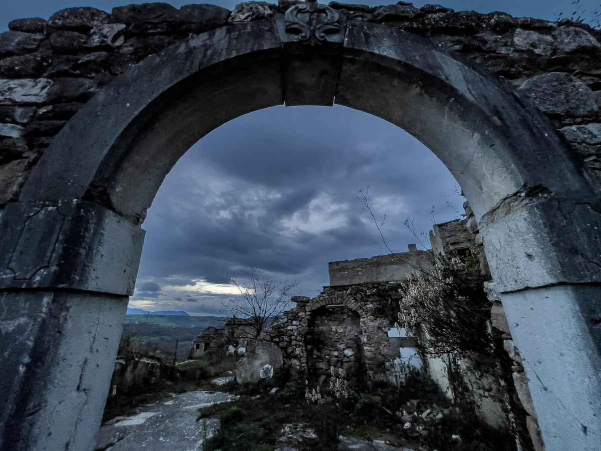 I terremoti in Irpinia spaventano l’intera Campania, l’esperto Ingv: “Ecco perché le onde sismiche si propagano in maniera efficiente” I terremoti in Irpinia spaventano l’intera Campania, l’esperto Ingv: “Ecco perché le onde sismiche si propagano in maniera efficiente”