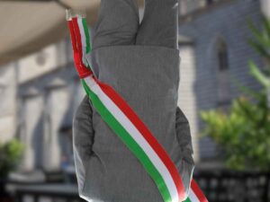 sindaco a testa in giù