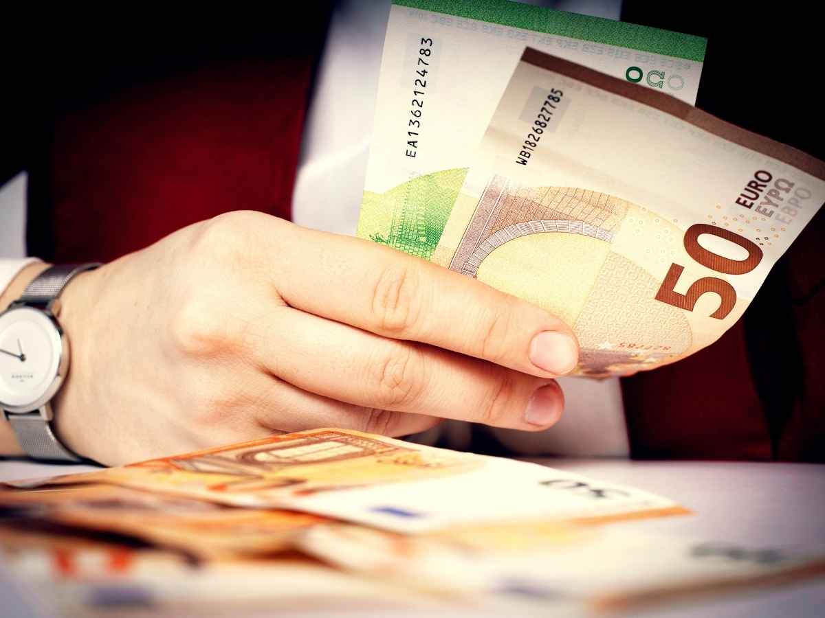 contanti fino a 10mila euro ma con il pedaggio da fdi una nuova tassa da 500 euro com8217232 cambiata la legge negli ultimi trent8217anni da Notizie.com contanti fino a 10mila euro ma con il pedaggio da fdi una nuova tassa da 500 euro com8217232 cambiata la legge negli ultimi trent8217anni