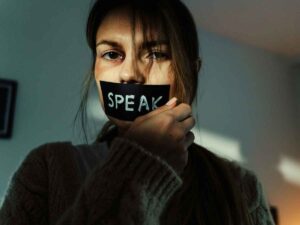 Violenza sessuale, nuova definizione per lo stupro