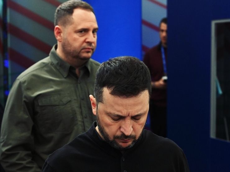 Yermak alle spalle di Zelensky