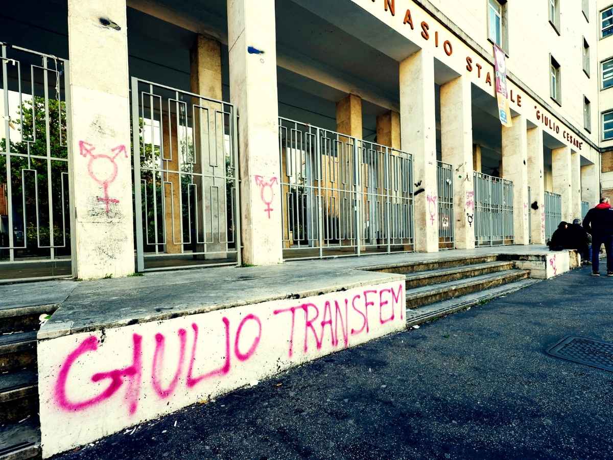 Liste stupri a Roma e a Lucca, la criminologa spiega il crollo educativo: “Non è uno scherzo. Scrivere i nomi è già violenza” Liste stupri a Roma e a Lucca, la criminologa spiega il crollo educativo: “Non è uno scherzo. Scrivere i nomi è già violenza”